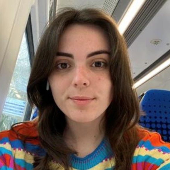 lucilaredbird